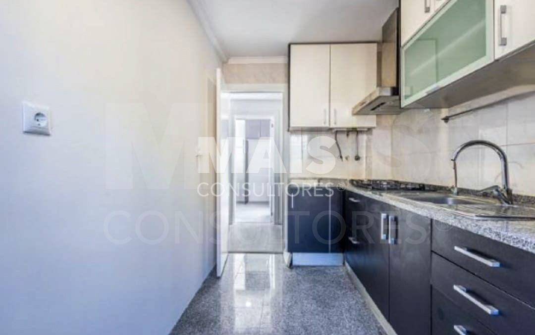 Refurbished 2-bedroom apartment in central Forte da Casa