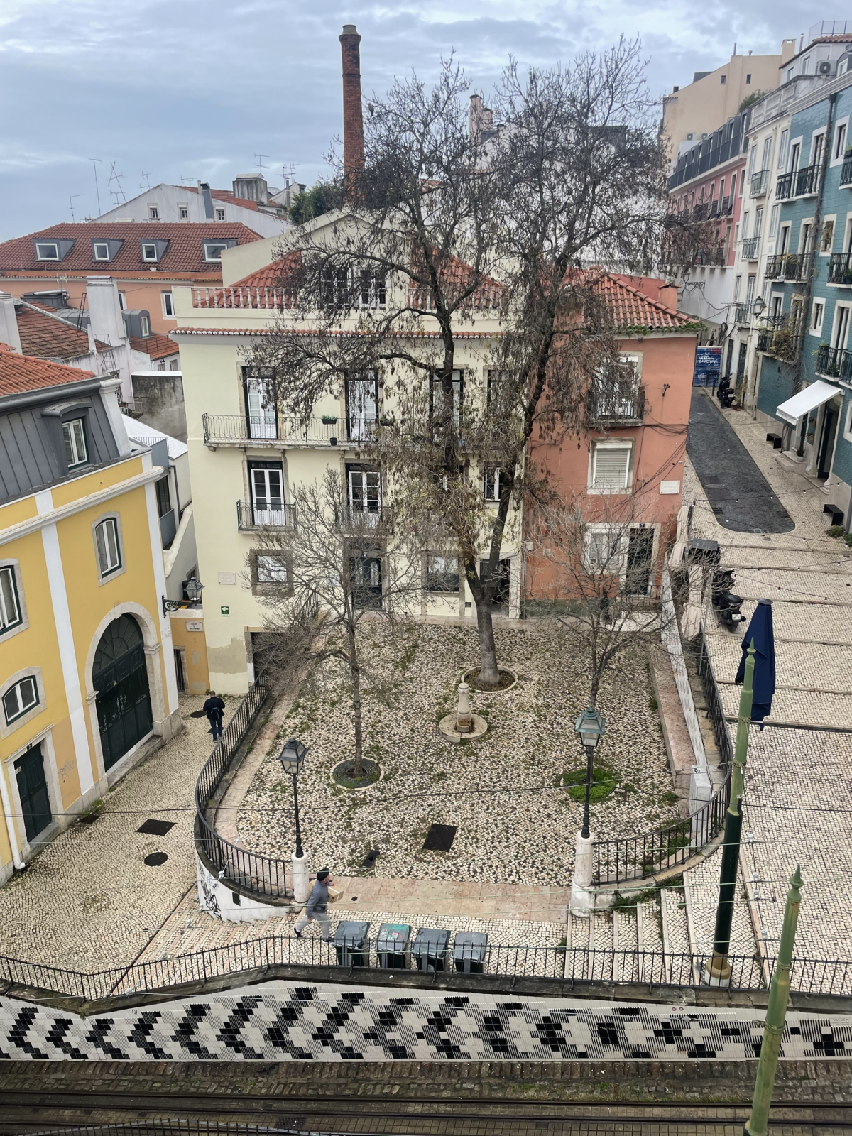 T2 Lisboa - Bica Largo de Santo Antoninho