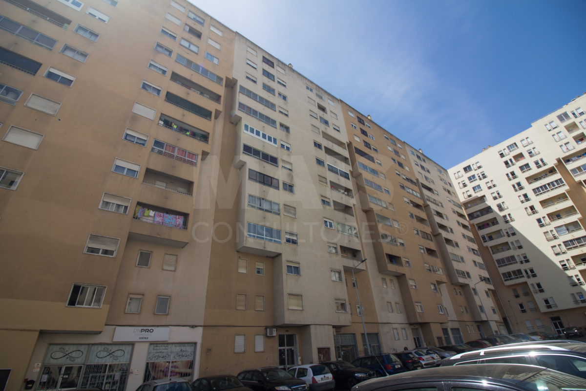 Apartamento T3 Carregado - Urbanização da Barrada