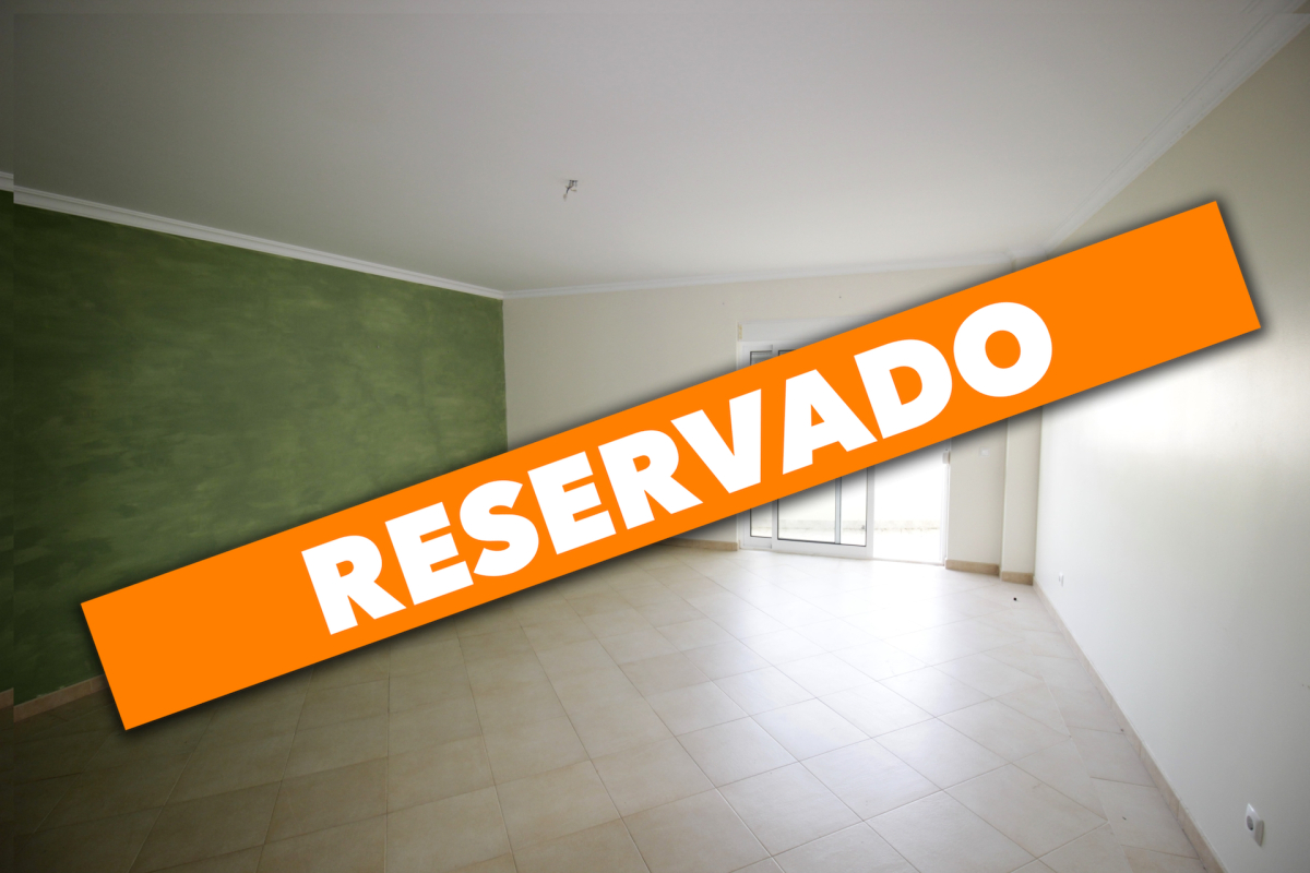2 bedroom apartment Quinta do Solar, Carregado w/ parking space